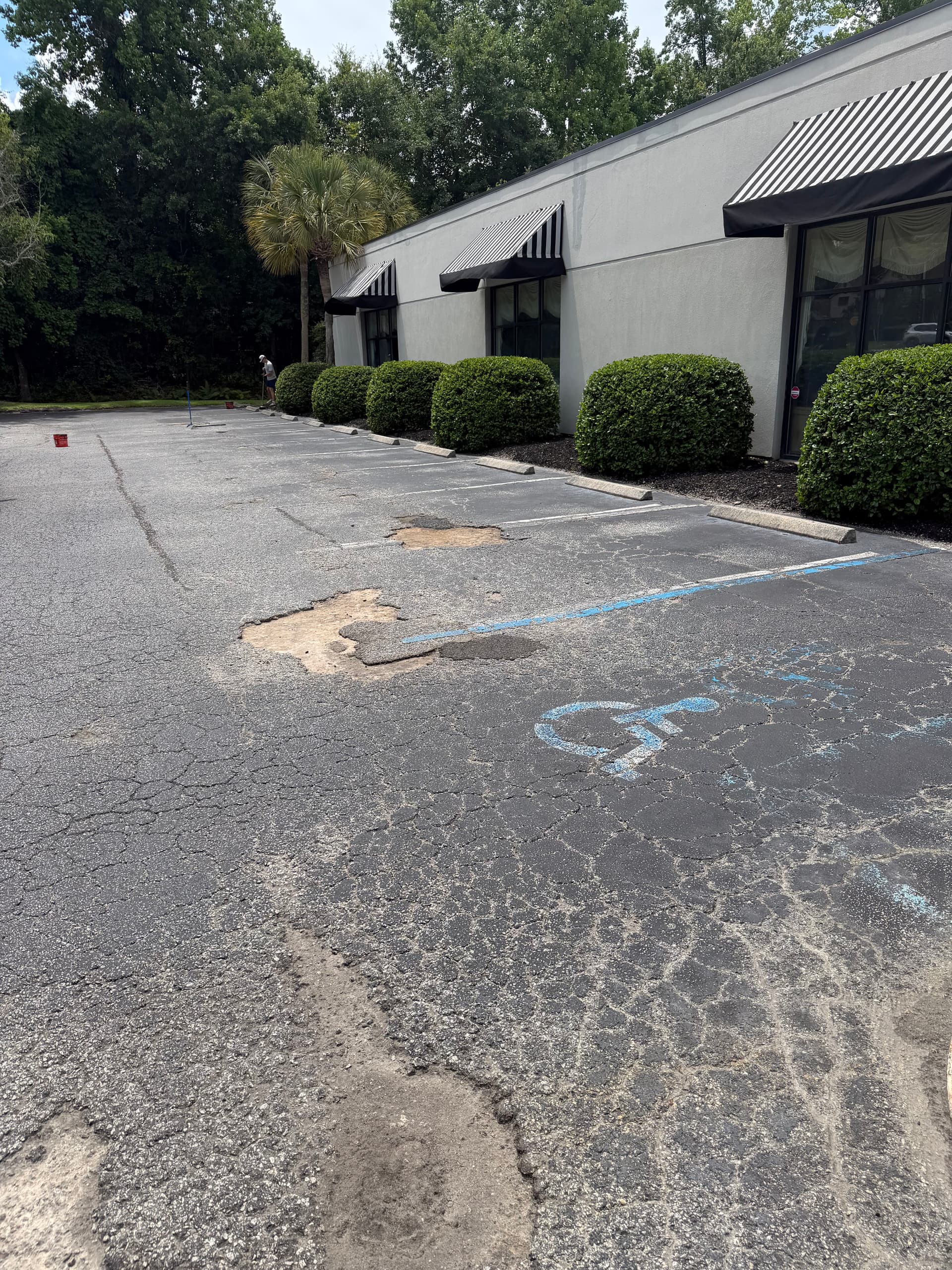 Gallery photos for Seal Coat and Fresh Striping at Southeastern Galleries: Image #3